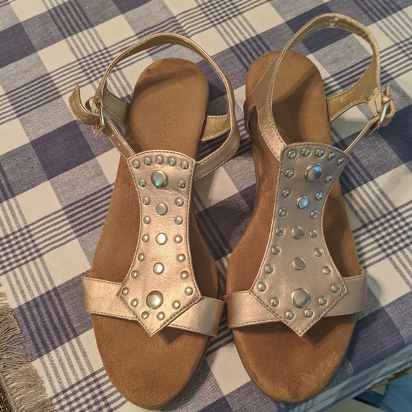 aerosoles miracle sandal